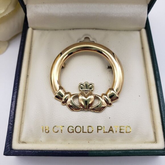 NIB Solvar 18kt Gold Plated Claddagh Brooch Pin In Gift Box - Picture 4 of 11